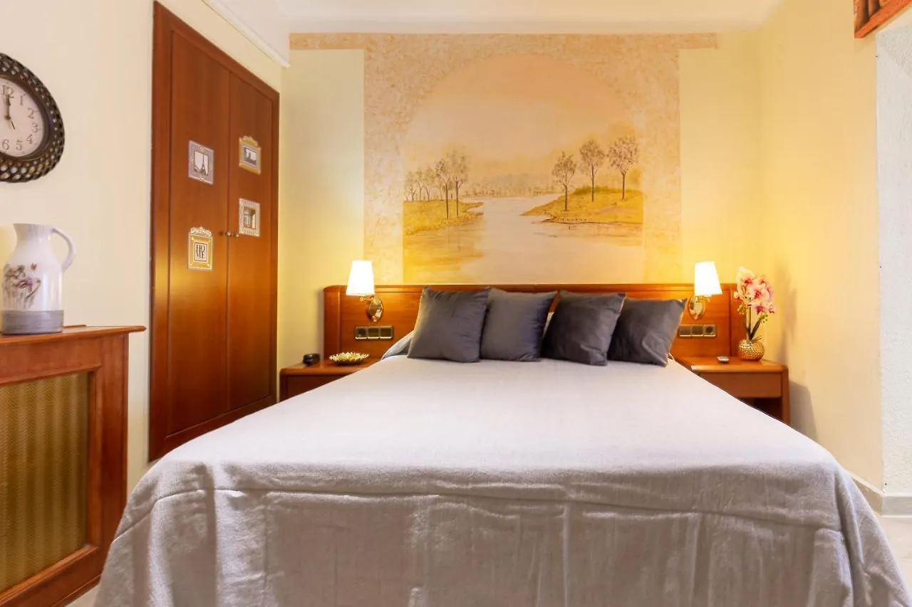 Checkin Trave Hotel Figueres