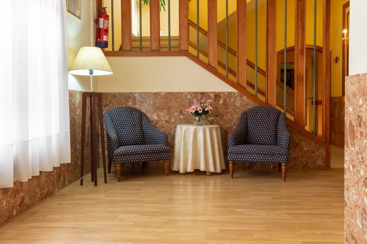 Checkin Trave Hotel Figueres